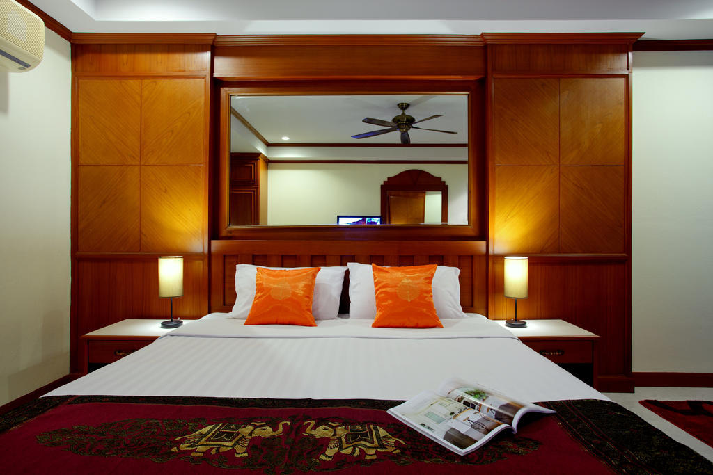 The Yim Siam Hotel Patong Exteriör bild