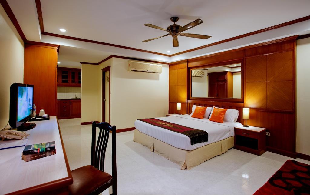 The Yim Siam Hotel Patong Exteriör bild