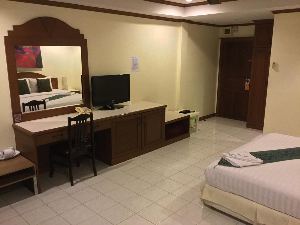 The Yim Siam Hotel Patong Exteriör bild