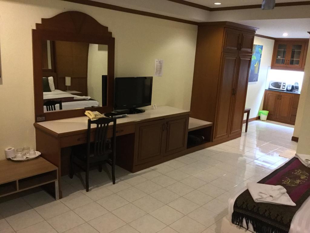 The Yim Siam Hotel Patong Exteriör bild
