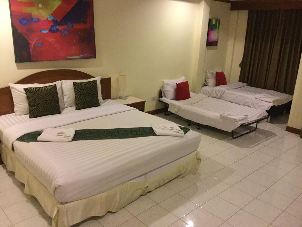The Yim Siam Hotel Patong Exteriör bild