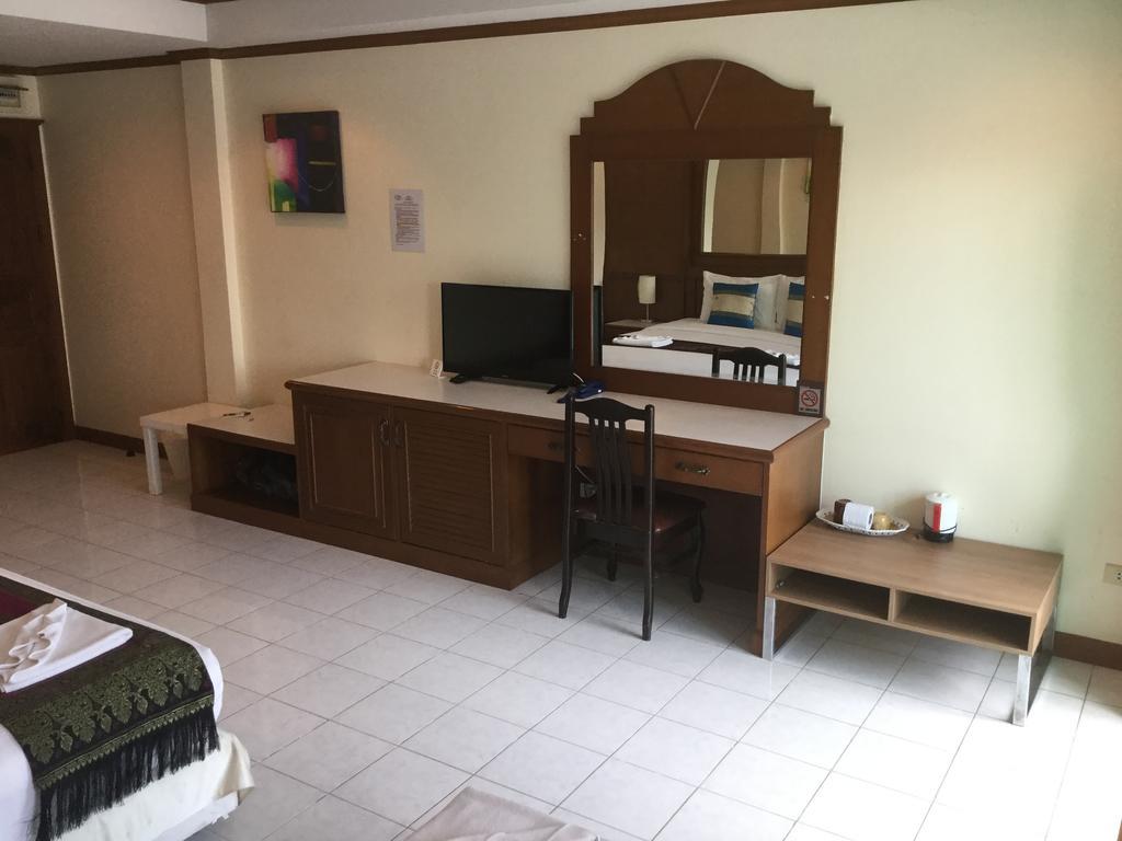 The Yim Siam Hotel Patong Exteriör bild