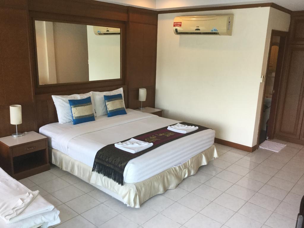 The Yim Siam Hotel Patong Exteriör bild