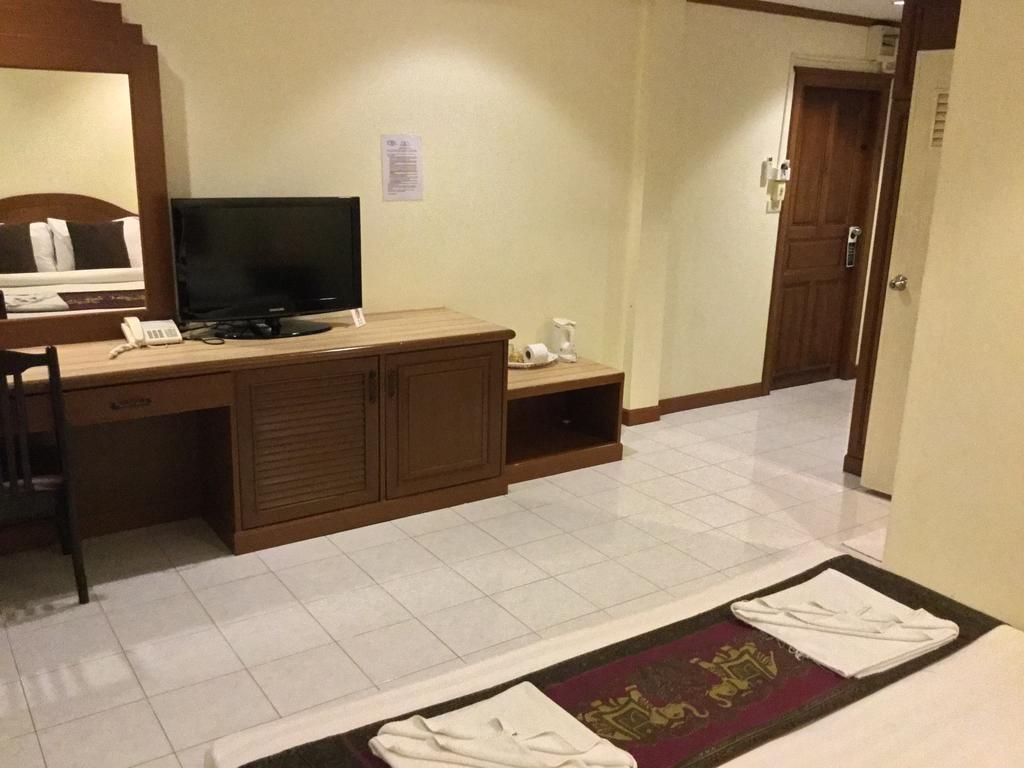 The Yim Siam Hotel Patong Exteriör bild