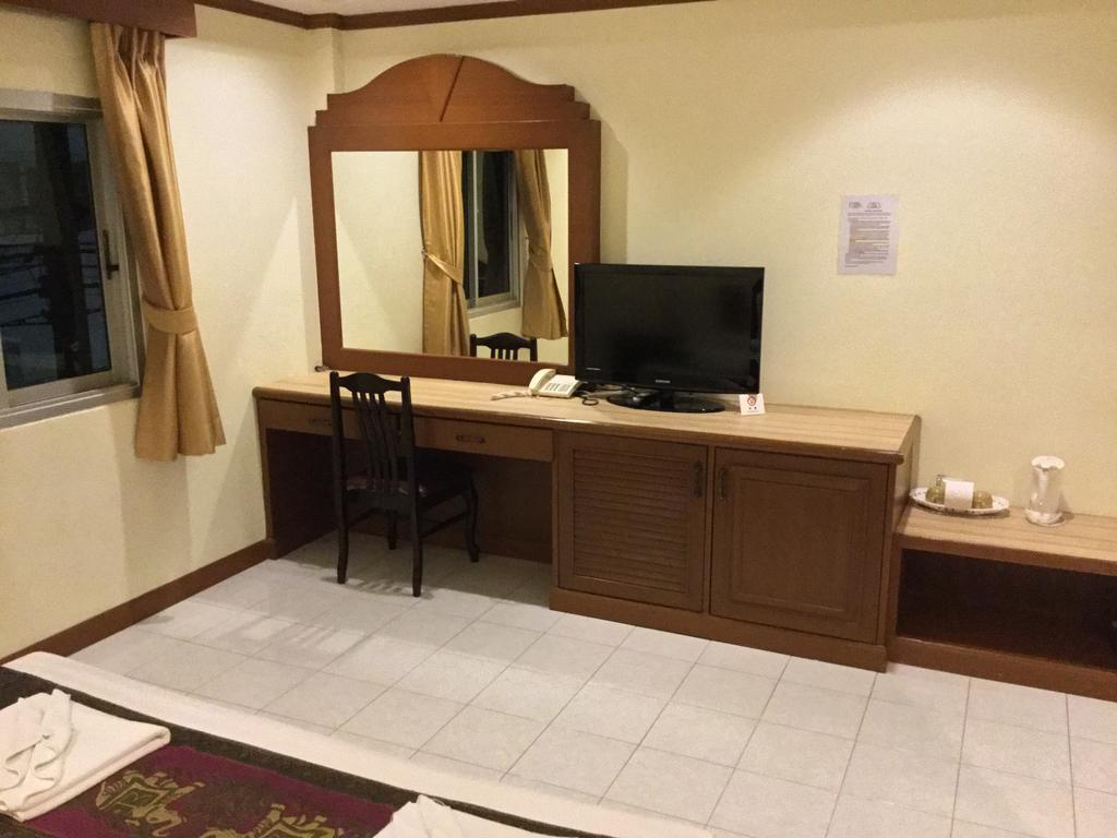 The Yim Siam Hotel Patong Exteriör bild