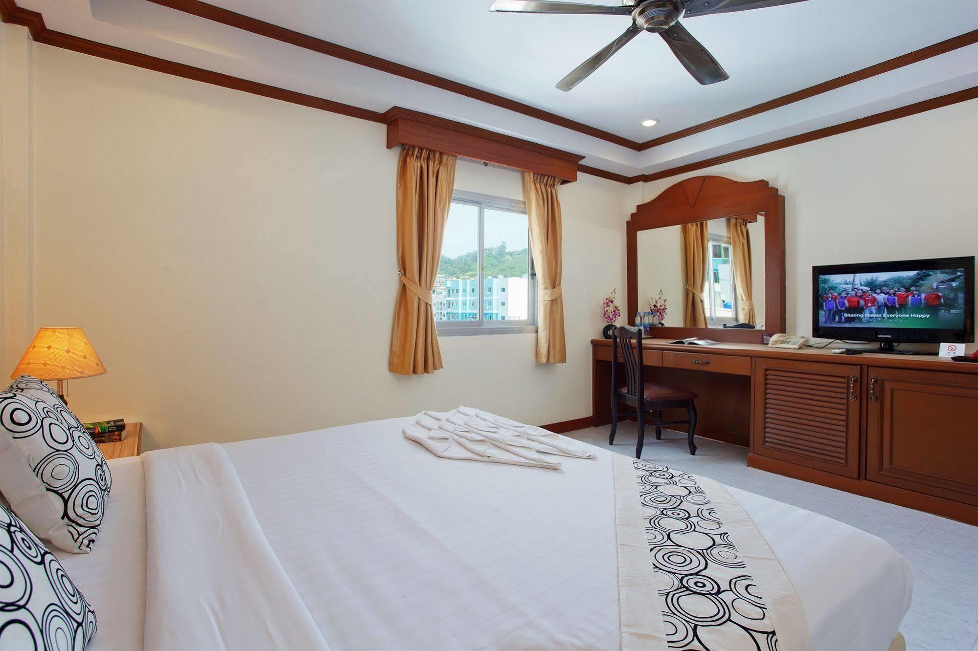The Yim Siam Hotel Patong Exteriör bild