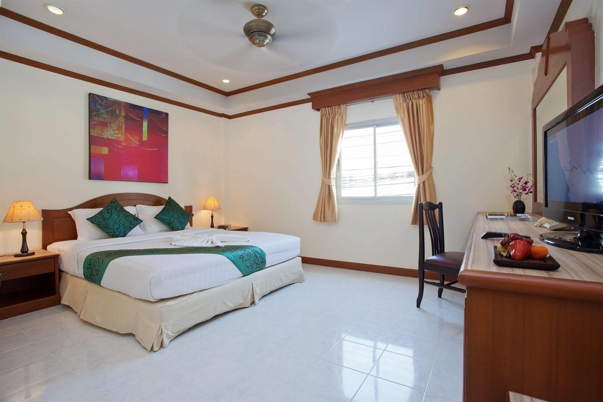 The Yim Siam Hotel Patong Exteriör bild