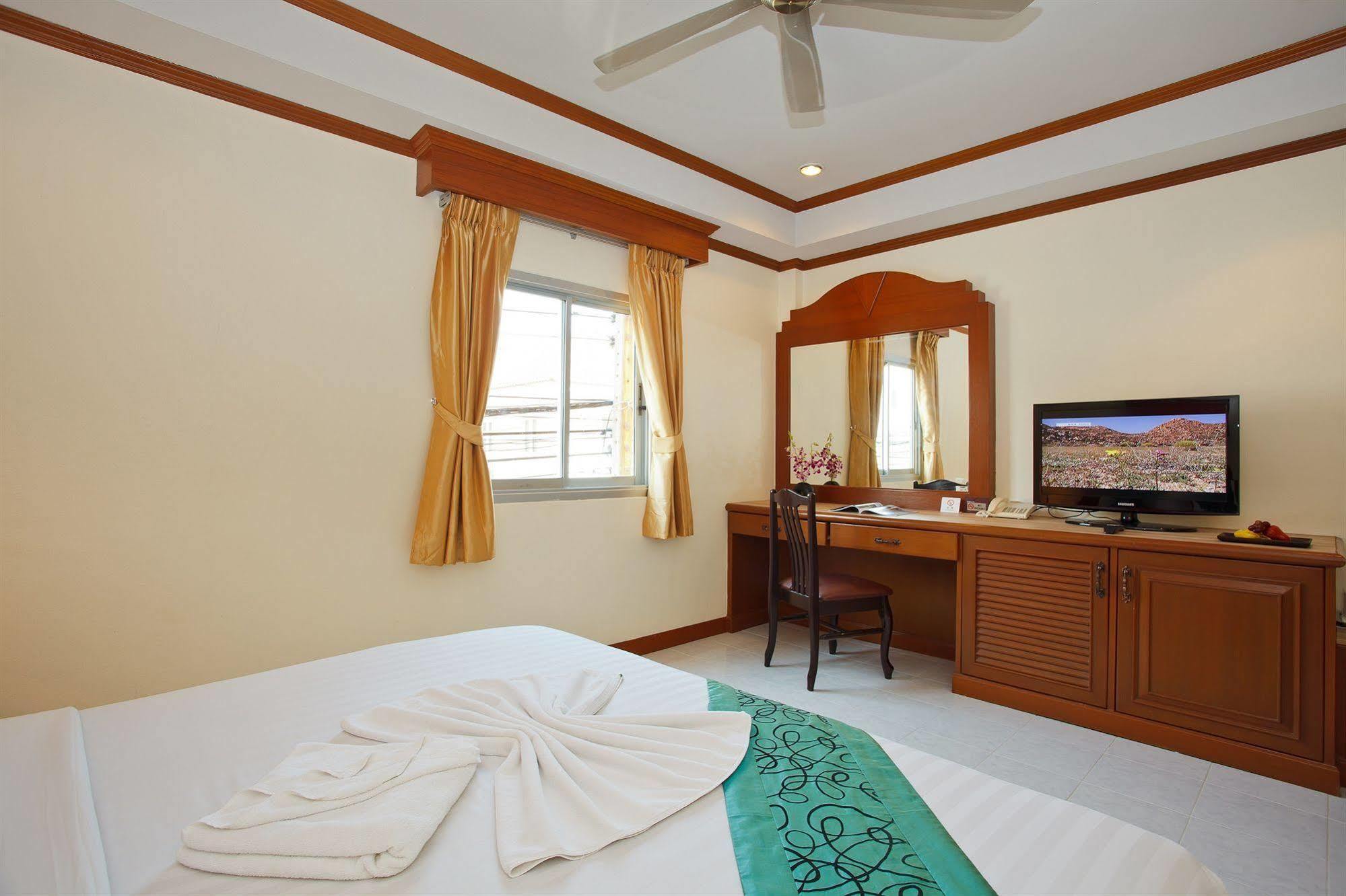 The Yim Siam Hotel Patong Exteriör bild