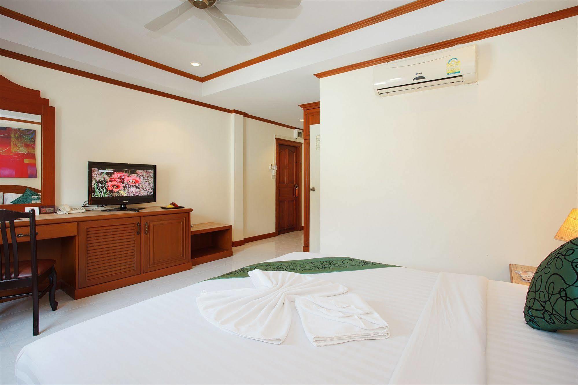 The Yim Siam Hotel Patong Exteriör bild