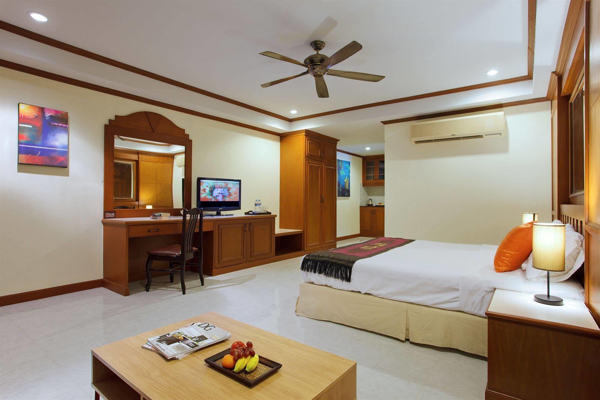 The Yim Siam Hotel Patong Exteriör bild