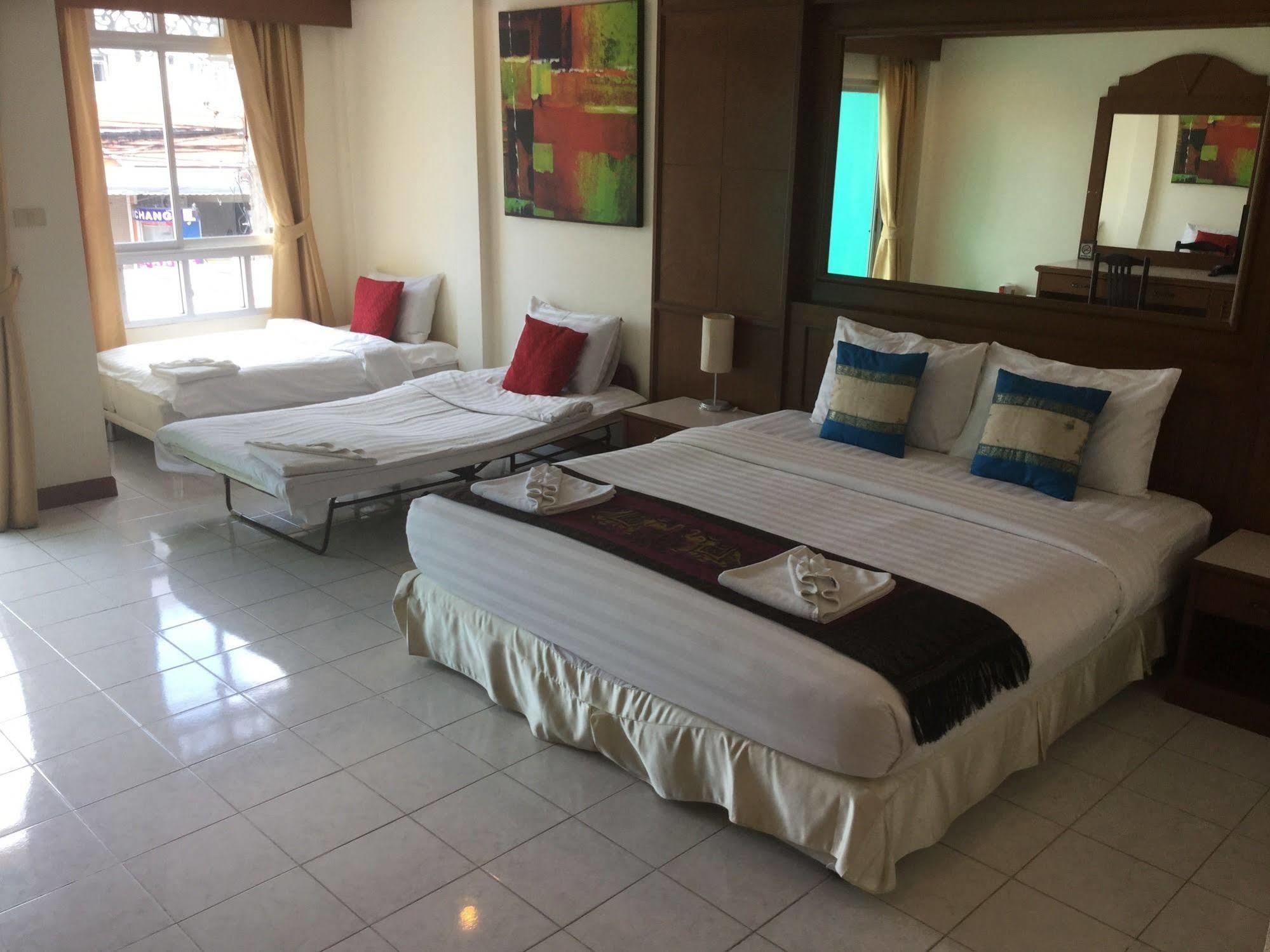 The Yim Siam Hotel Patong Exteriör bild