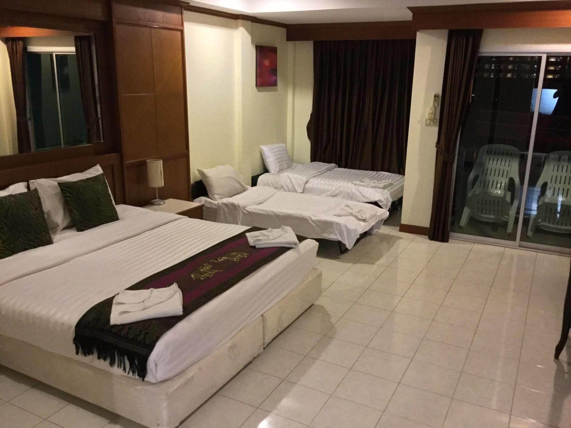 The Yim Siam Hotel Patong Exteriör bild