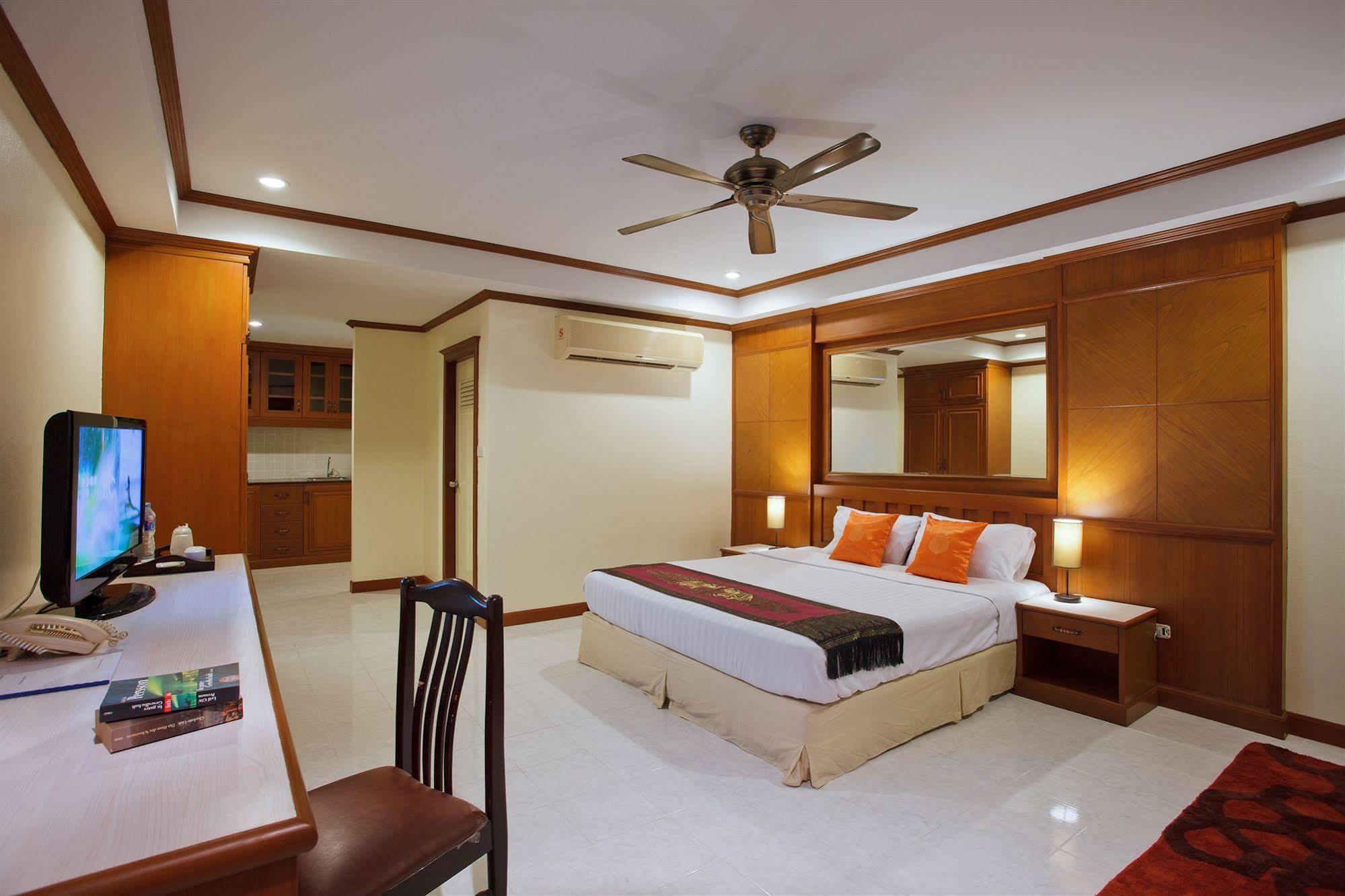 The Yim Siam Hotel Patong Exteriör bild